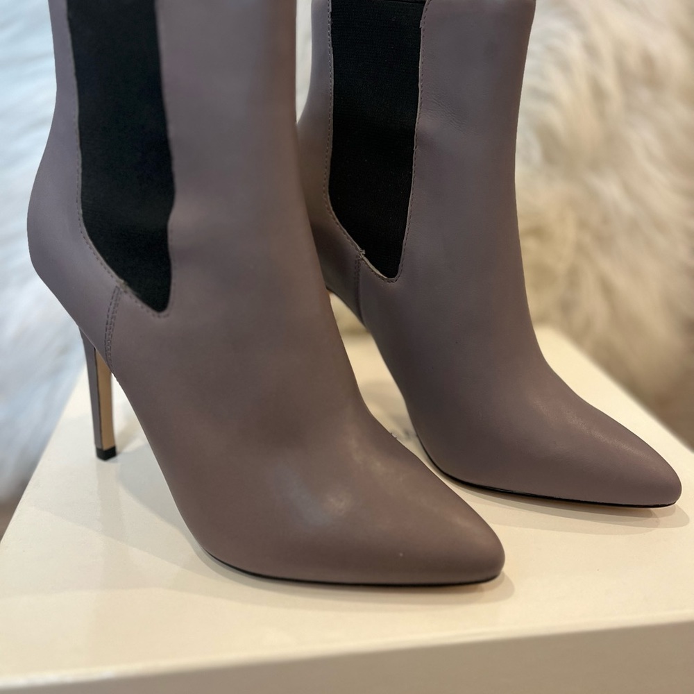 Bran New with Box Neiman Marcus Palazzi Lt Grey Ankle Boot size 6 Gorgeous!